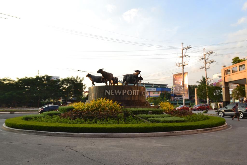 Daichi Place Newport Boulevard Manilla Buitenkant foto